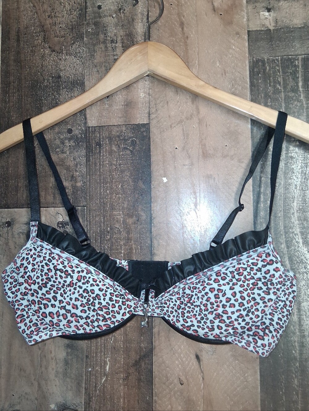 Penthouse lingerie Leopard Print Bra Size Large Underwire